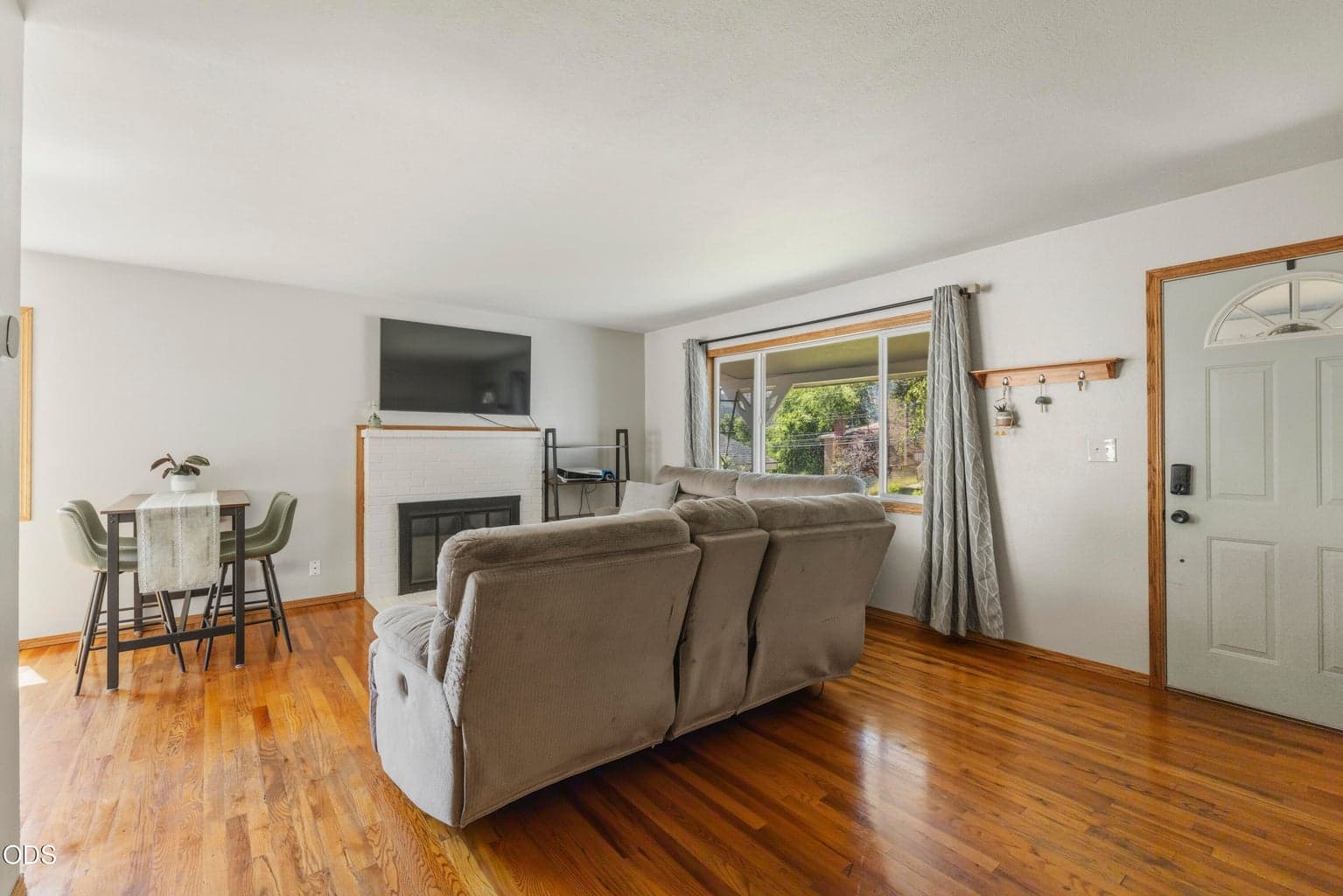 Photo of 2345 California Avenue 5 of 31