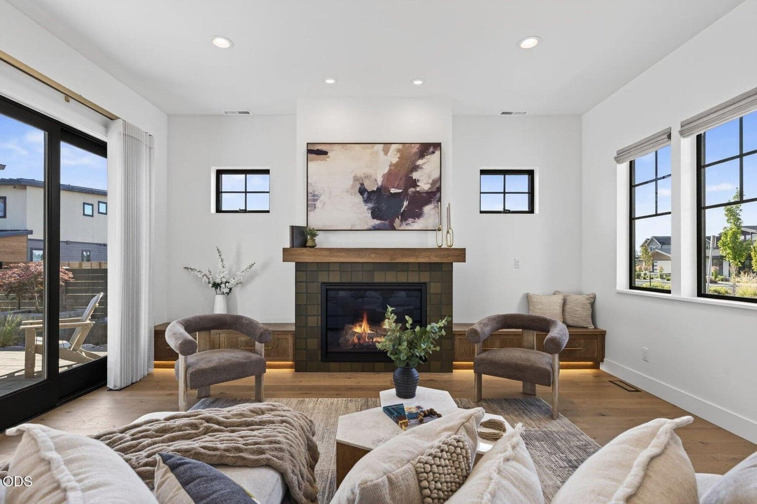 Photo of 3356 Celilo Lane 4 of 61