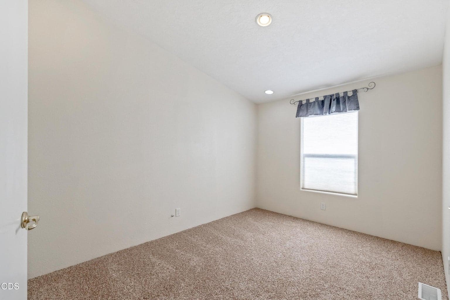 Photo of 52555 Railroad Street 19 of 36