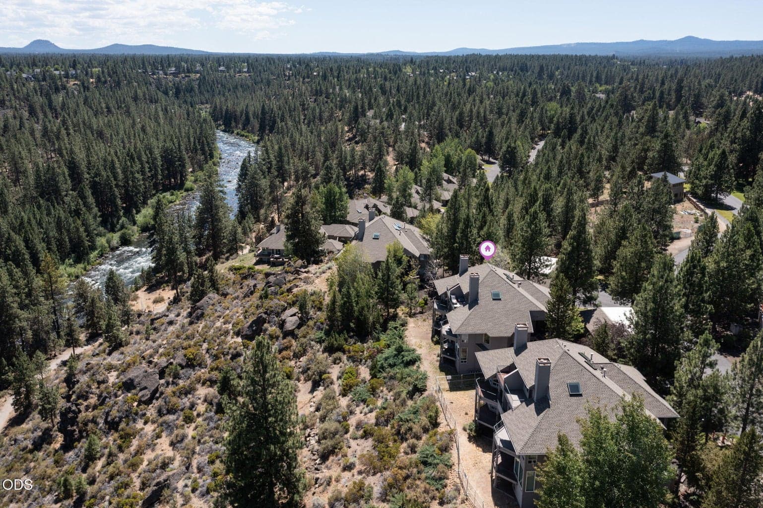 River trail just below. Minutes to downtown and all of Central Oregons recreational adventures.