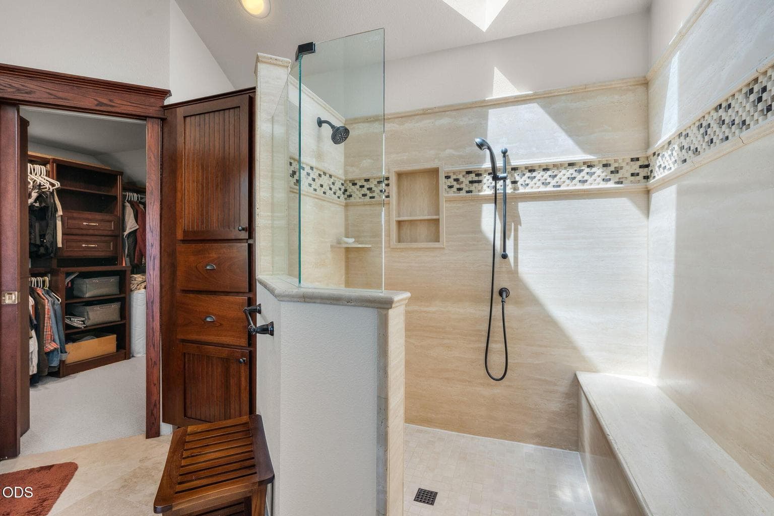 Shower with room for 2 ;)