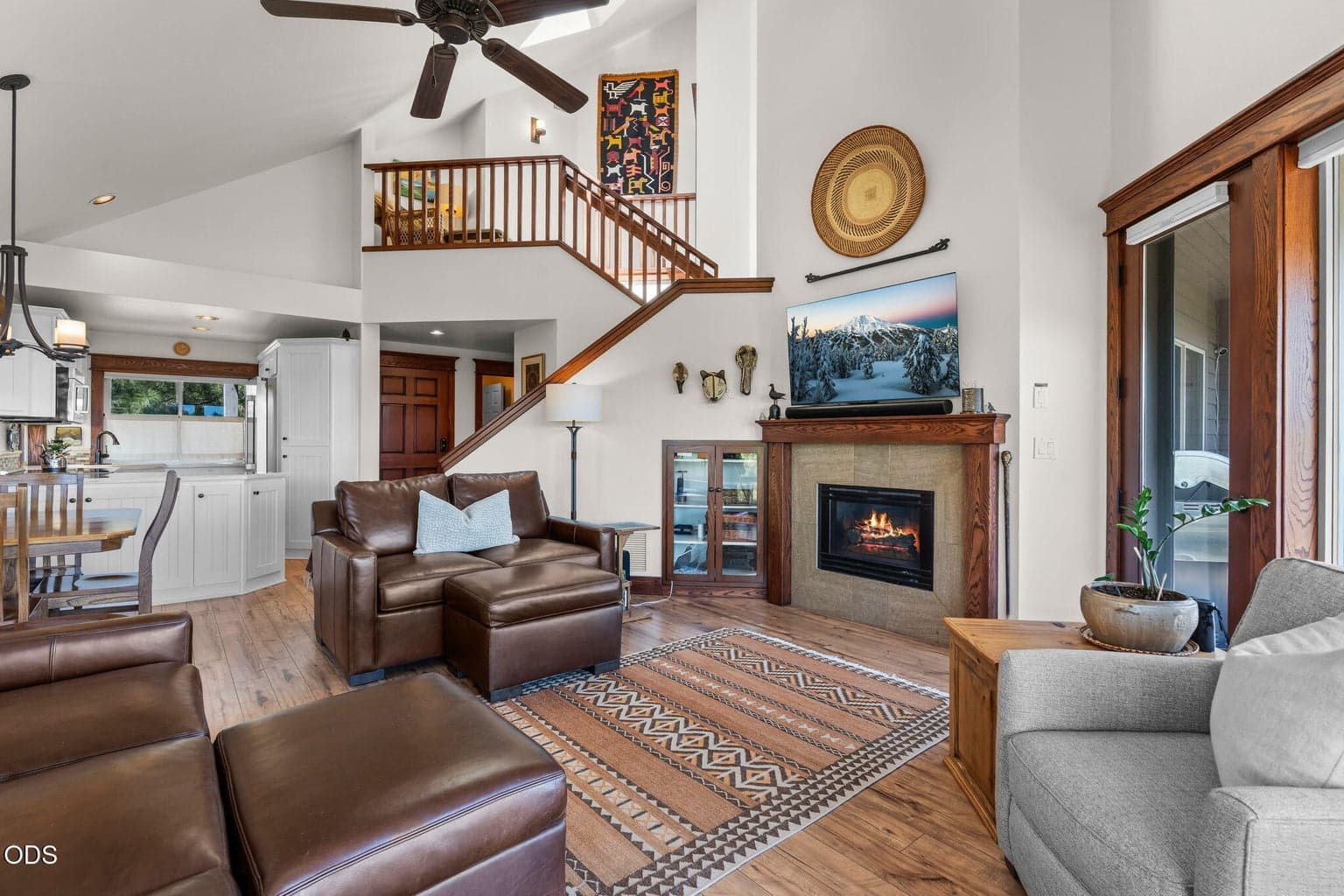Gas fireplace, ceiling fan
