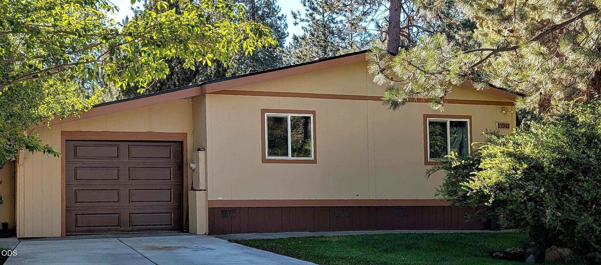 Front of home with garage