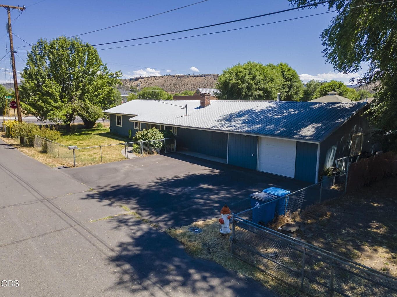 Photo of 1670 Mountain View Drive 2 of 61