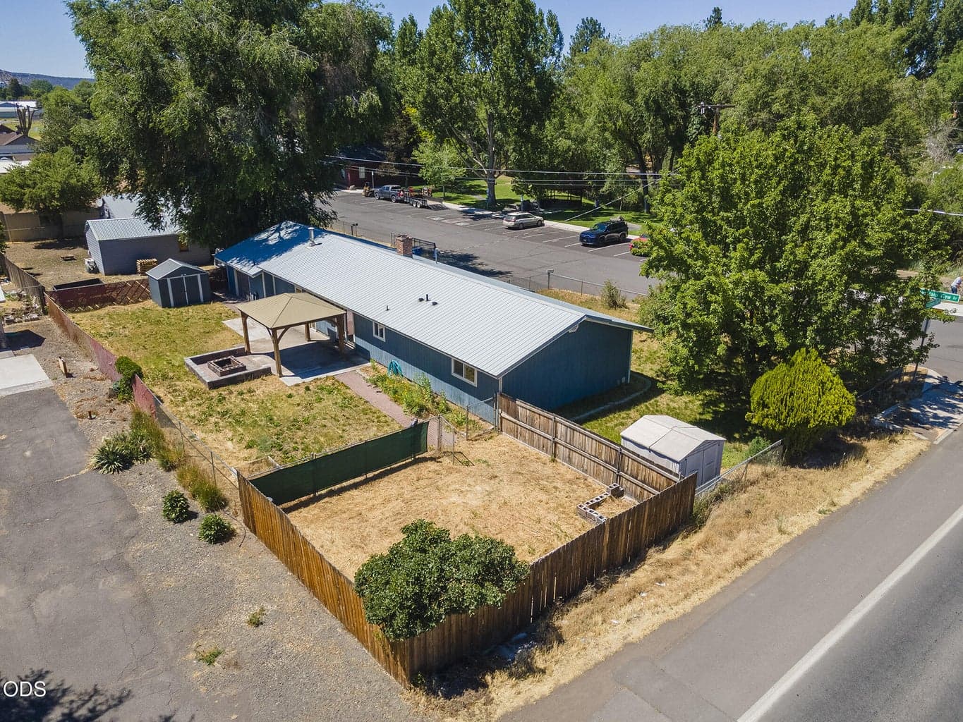 Photo of 1670 SE Mountain View Drive 32 of 61