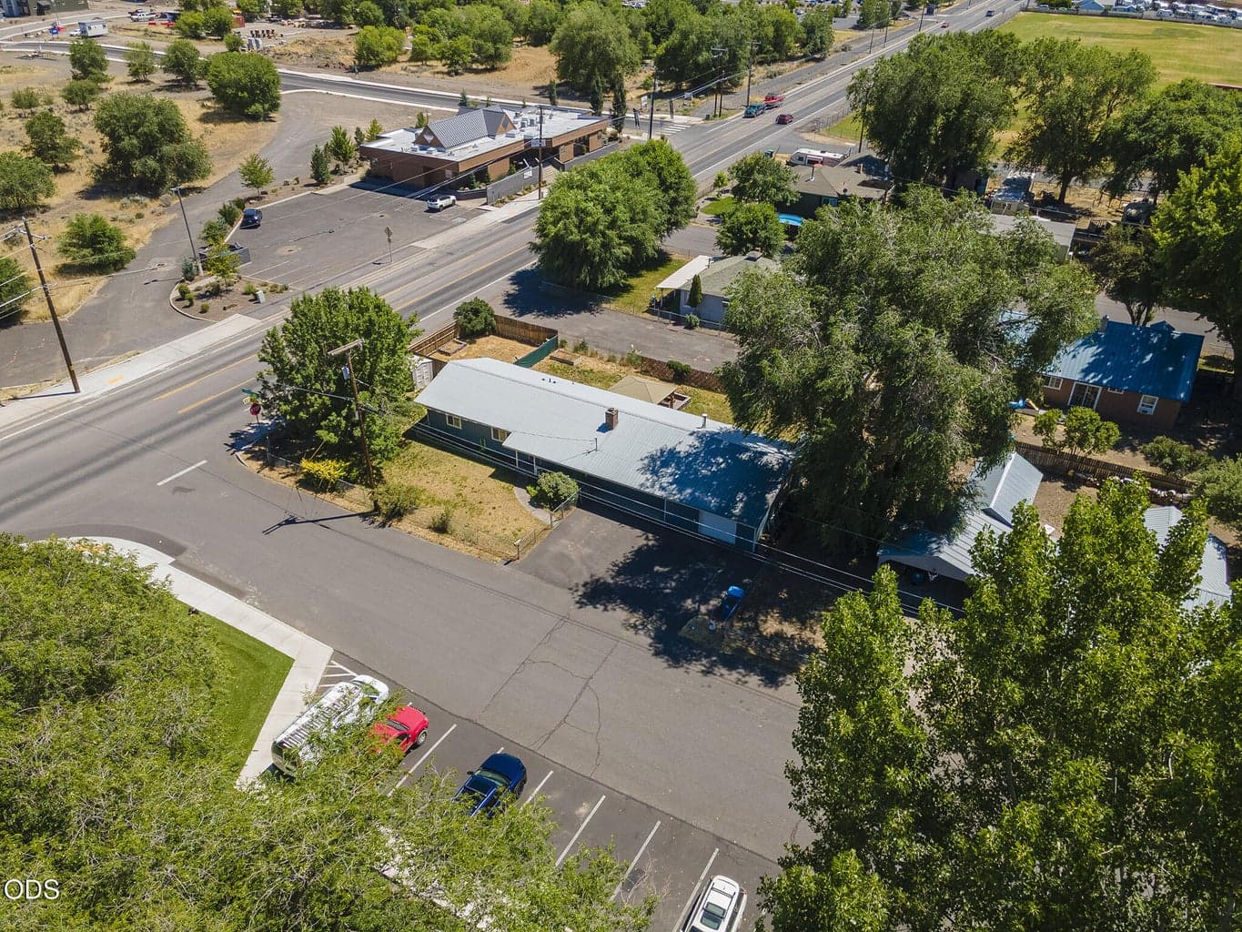 Photo of 1670 SE Mountain View Drive 45 of 61