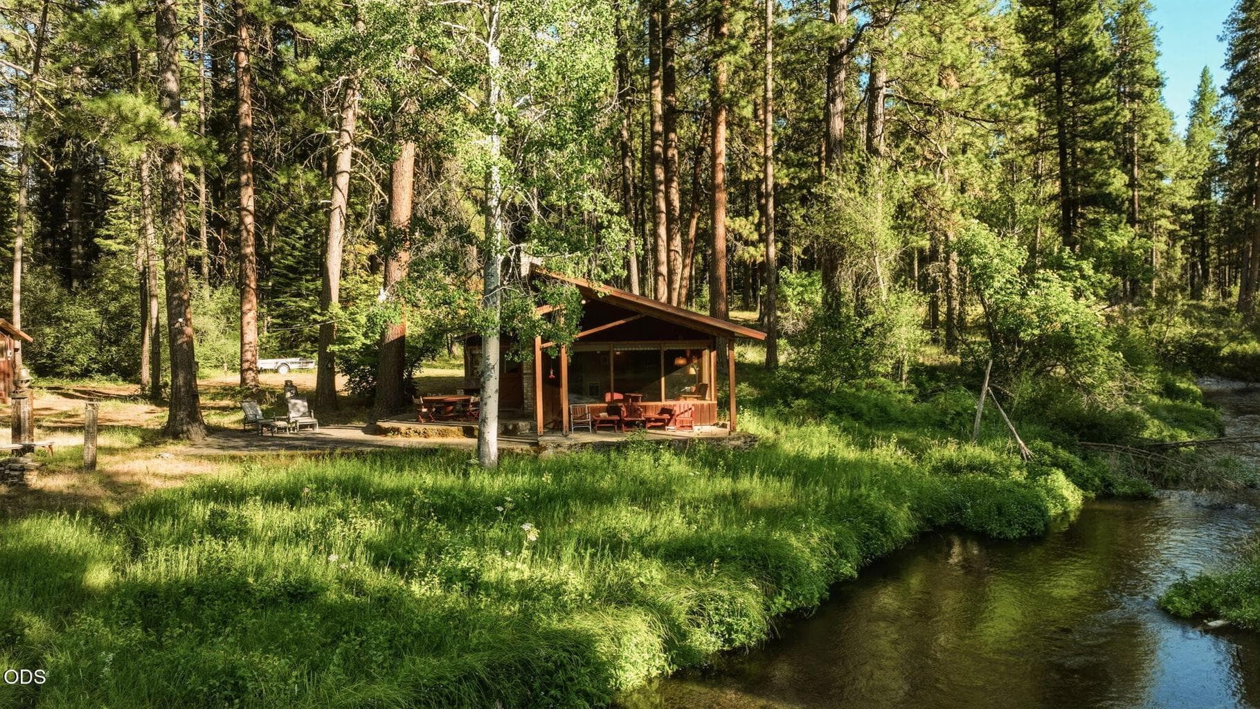 Main Cabin Next to Lake Creek
