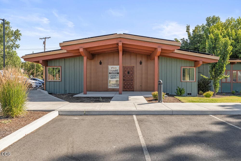 Photo of 404 4th Street 2 of 27
