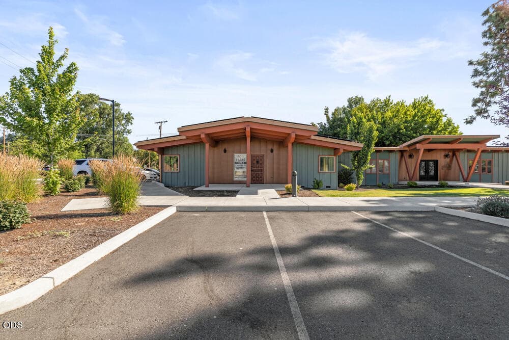 Photo of 404 4th Street 3 of 27