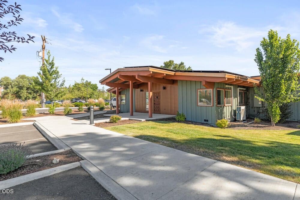 Photo of 404 4th Street 4 of 27