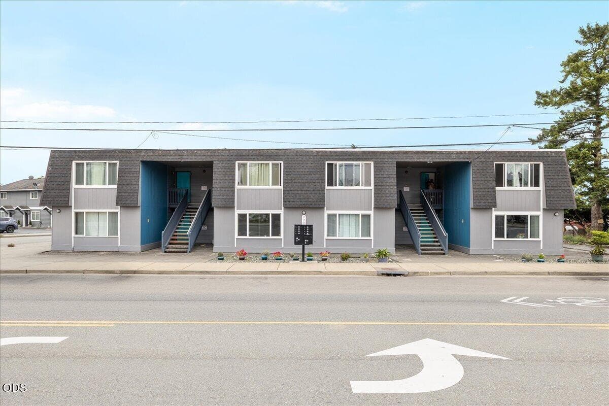 Photo of 529 Railroad Street 1 of 67