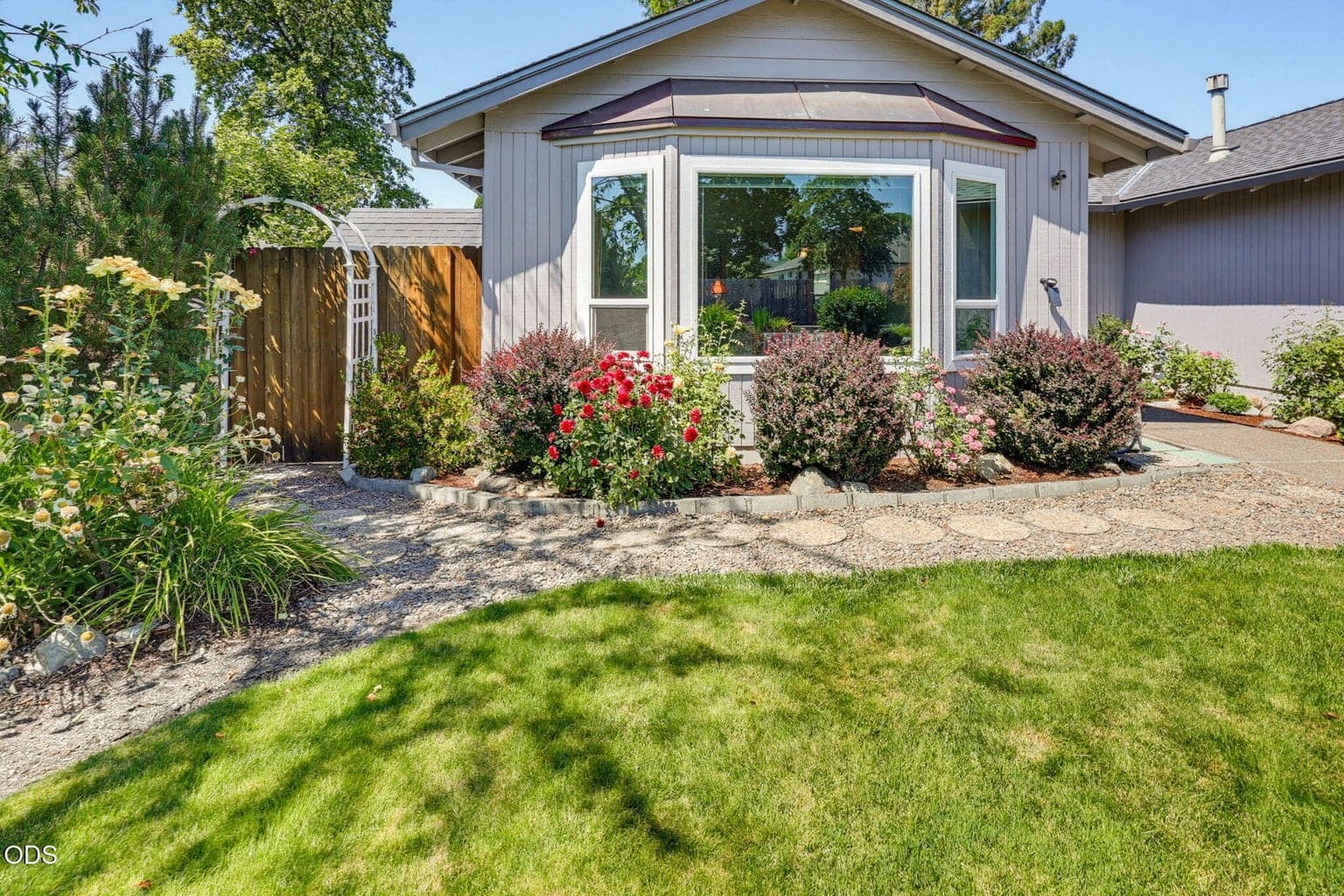 Photo of 2901 Leonard Avenue 2 of 28