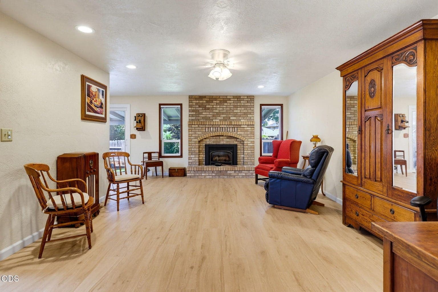 Photo of 2901 Leonard Avenue 4 of 28