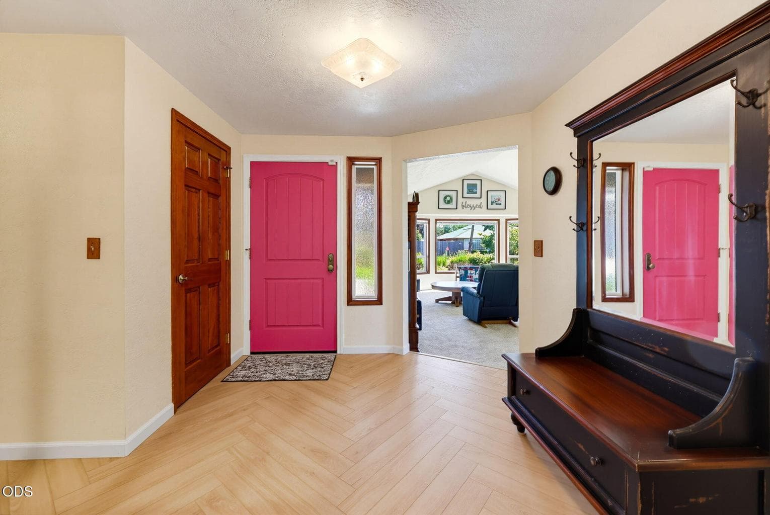 Photo of 2901 Leonard Avenue 5 of 28