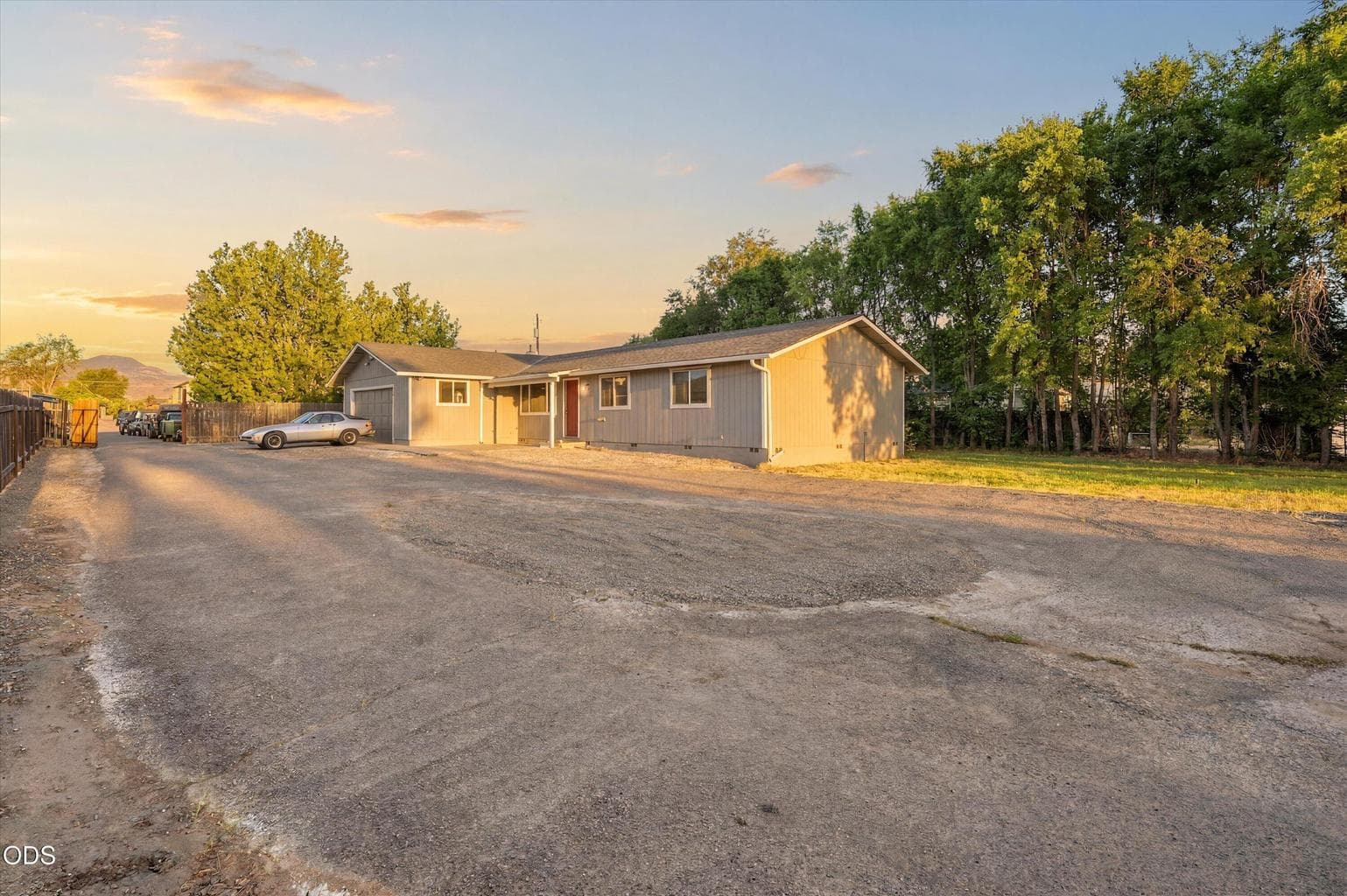 Photo of 2721 Howard Avenue 2 of 42