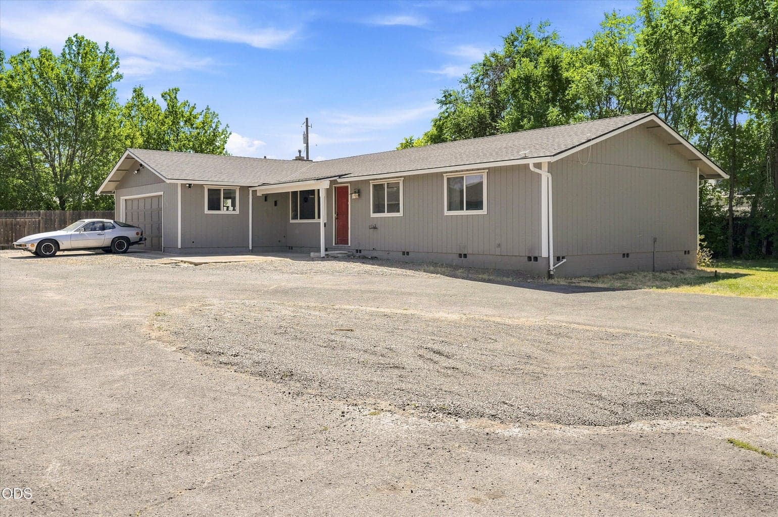 Photo of 2721 Howard Avenue 1 of 42