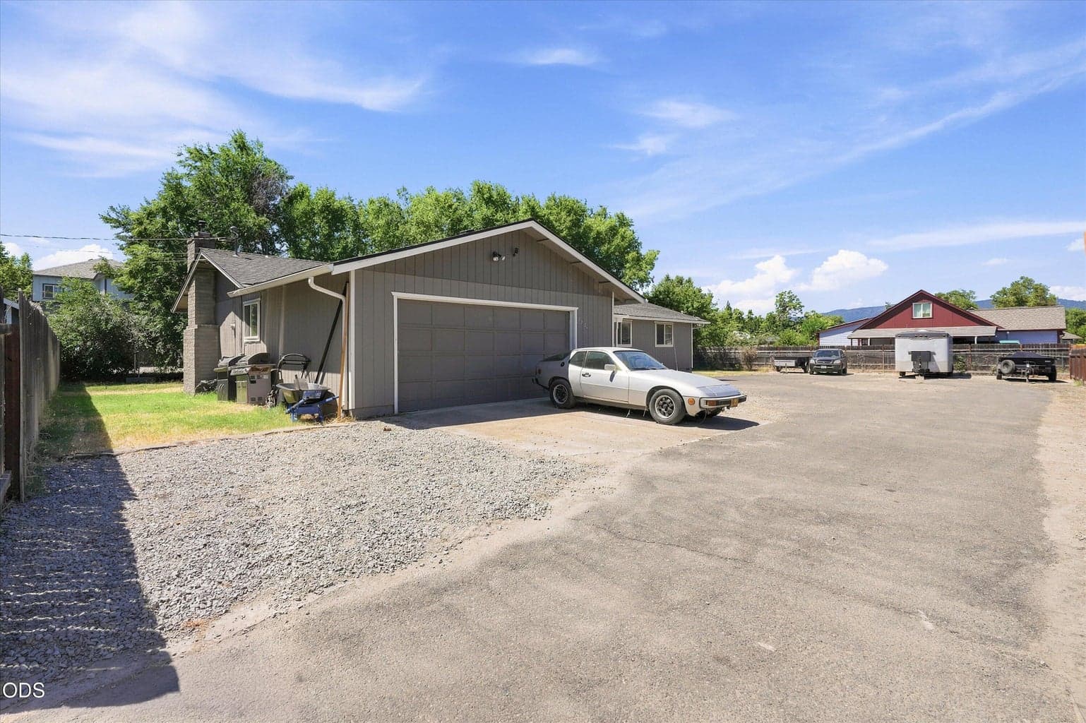 Photo of 2721 Howard Avenue 5 of 42