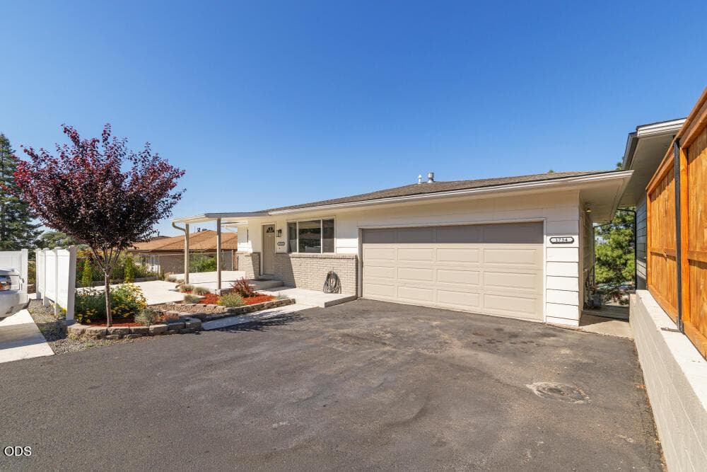 Photo of 1754 Kimberly Drive 2 of 39