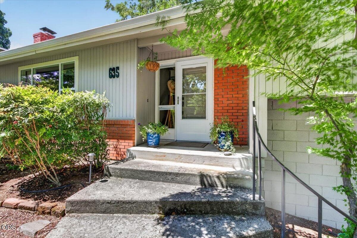 Photo of 635 Chestnut Street 1 of 29