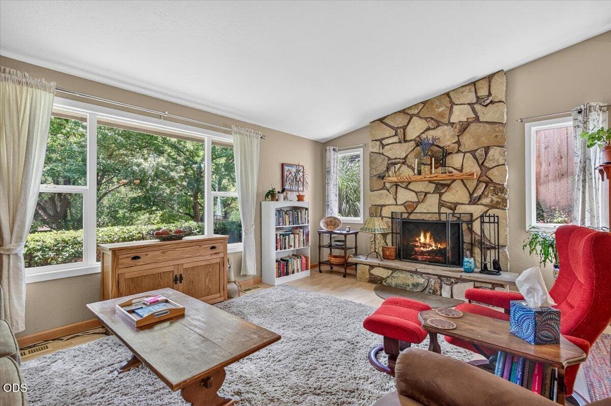 Photo of 635 Chestnut Street 2 of 29