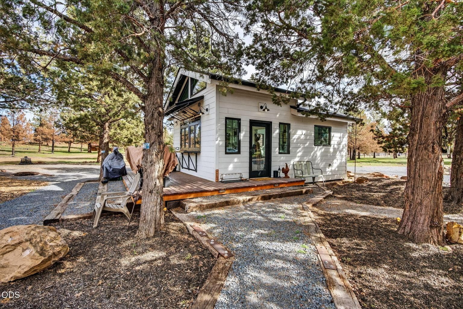 Photo of 18070 Mountain View Road 4 of 59