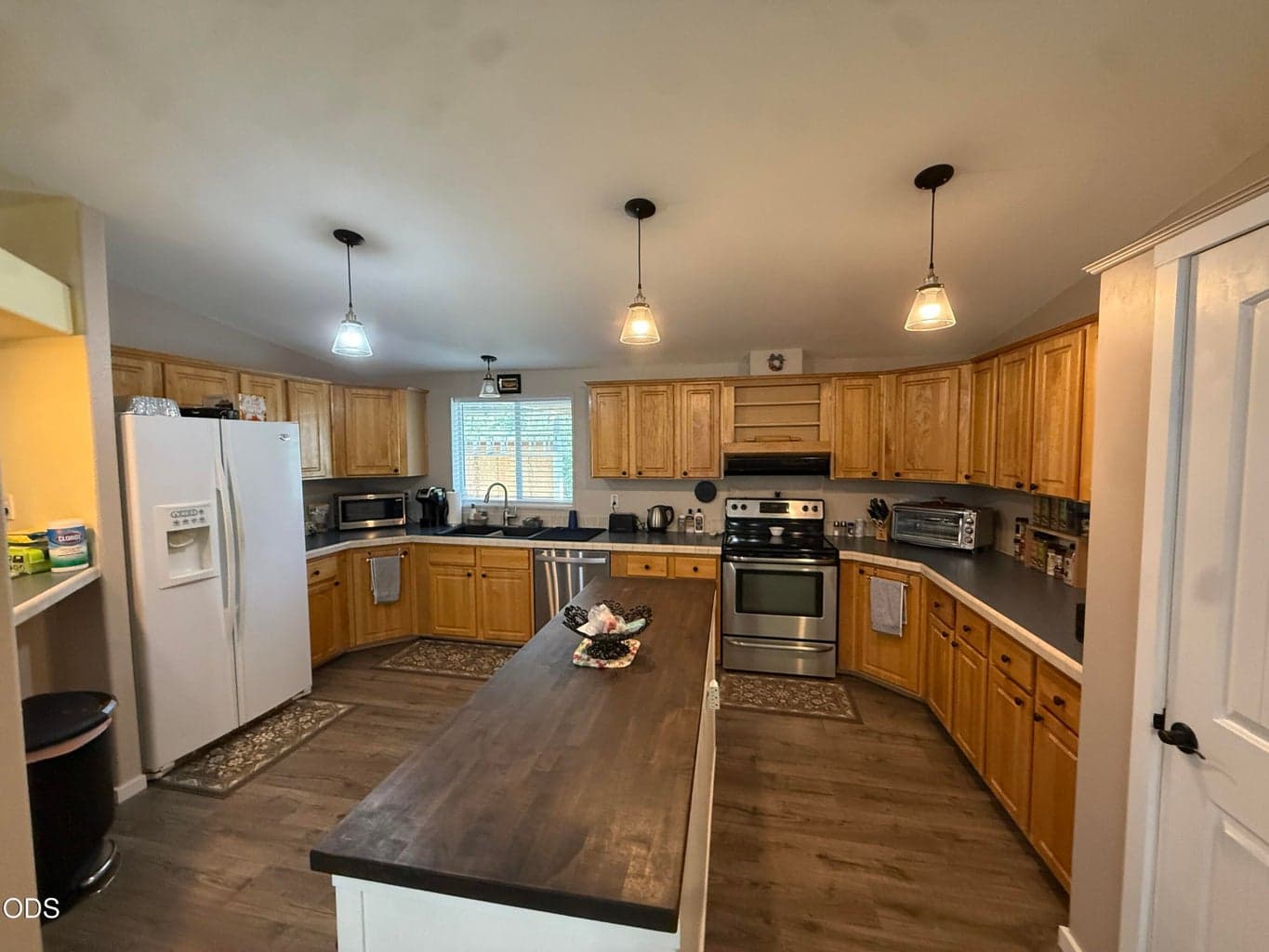 Photo of 345 SW C Street 6 of 31