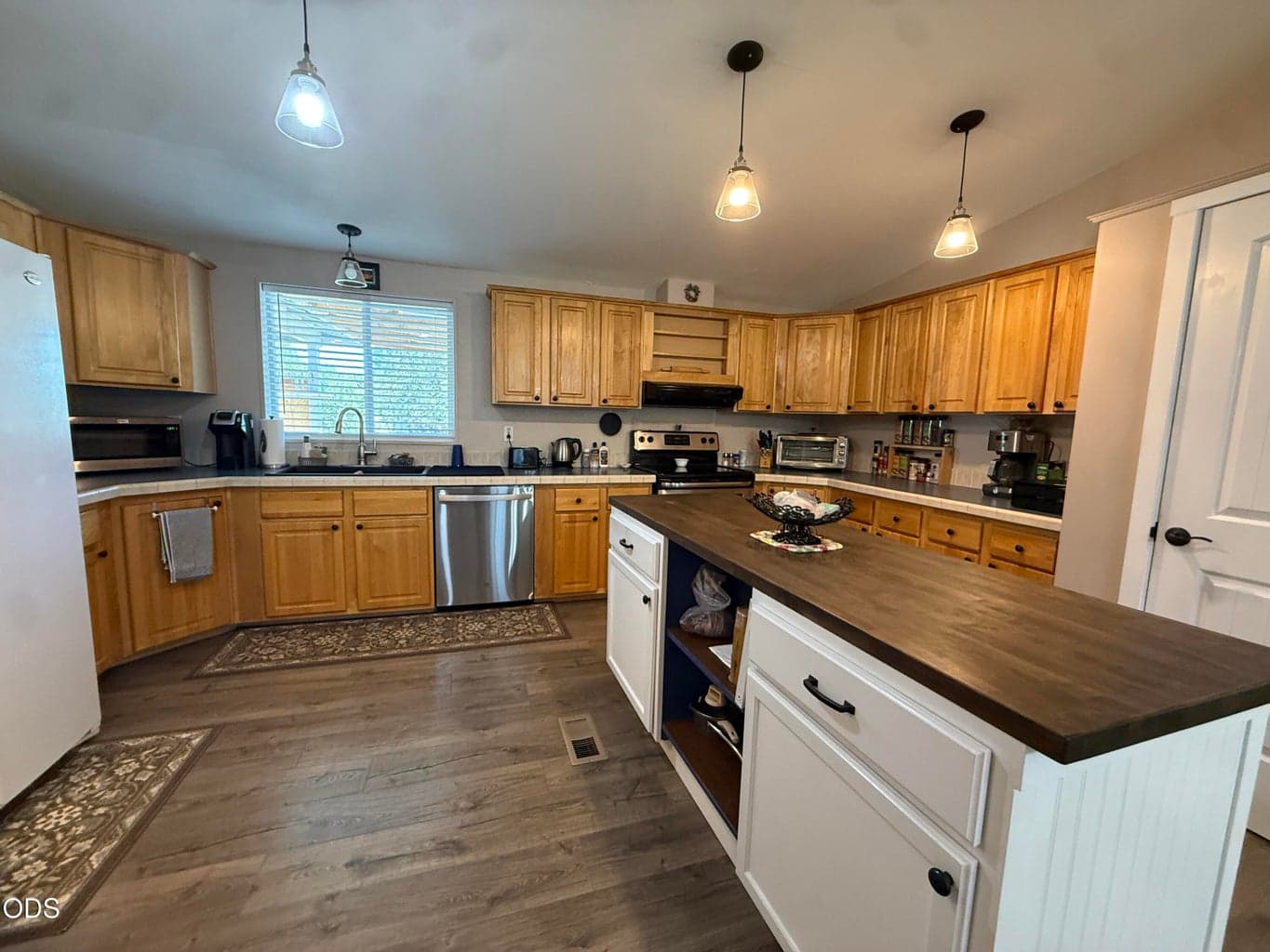 Photo of 345 C Street 5 of 31