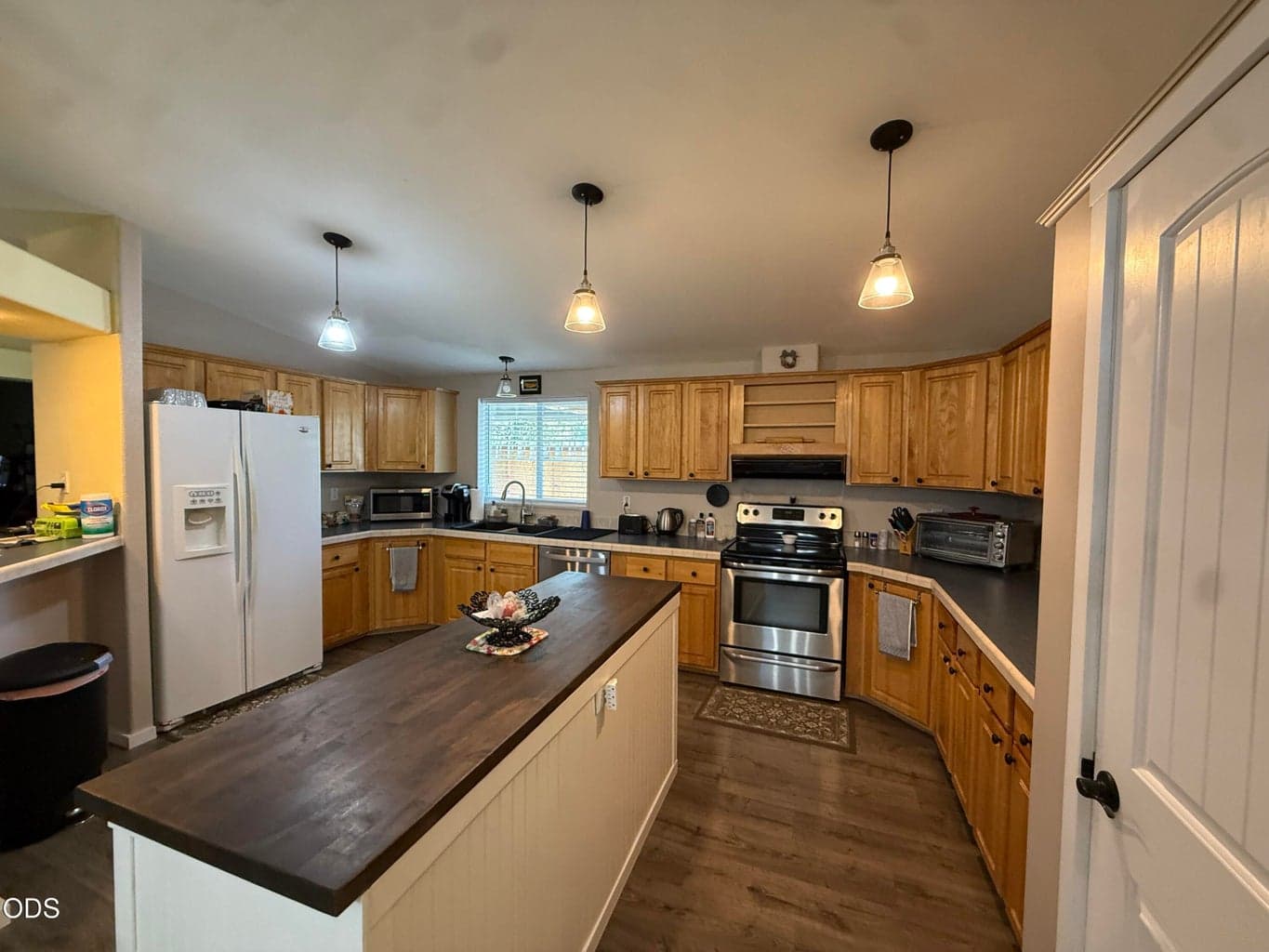 Photo of 345 SW C Street 7 of 31