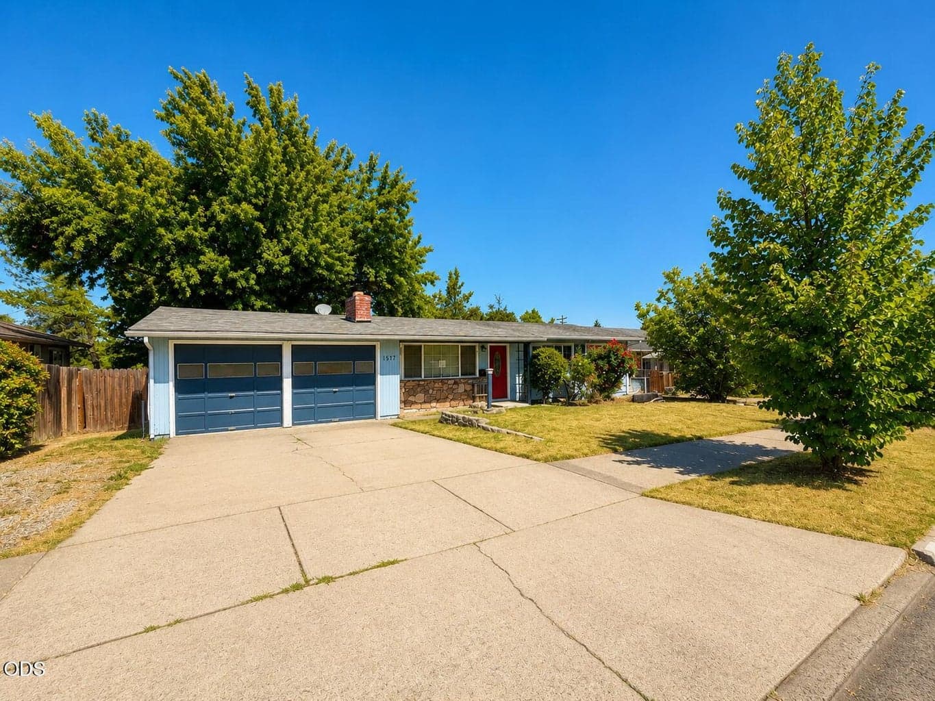 Photo of 1517 Oleander Street 2 of 12