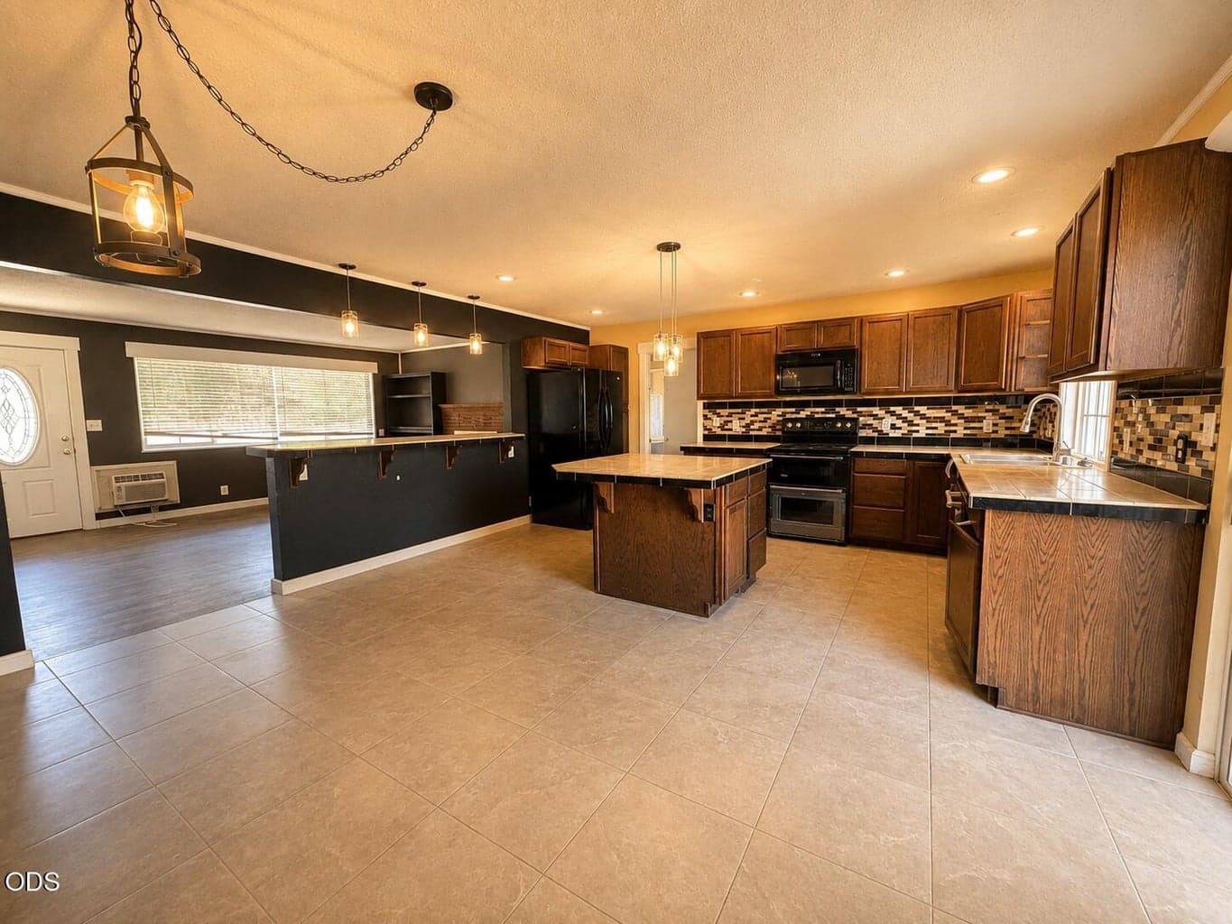 Photo of 1517 Oleander Street 4 of 12
