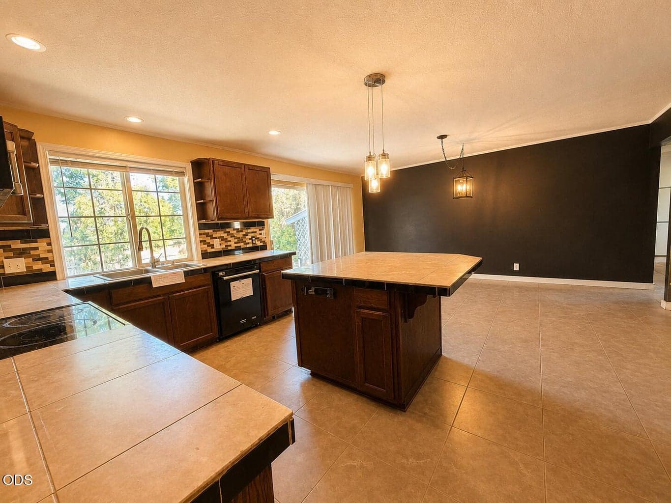 Photo of 1517 Oleander Street 5 of 12