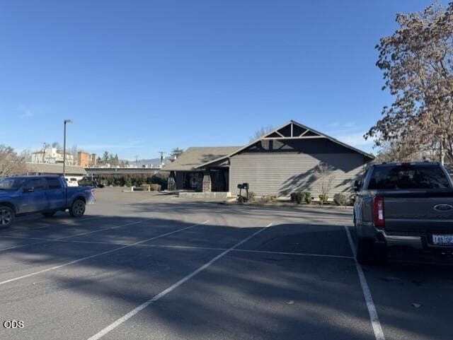 Photo of 824 Main Street 3 of 9