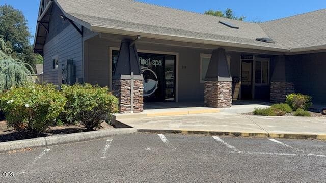 Photo of 824 Main Street 1 of 9