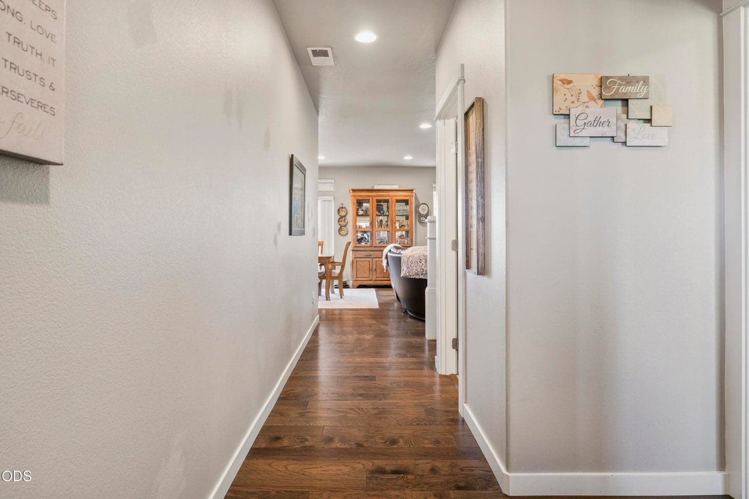 Photo of 1825 NE Kristi 9 of 44