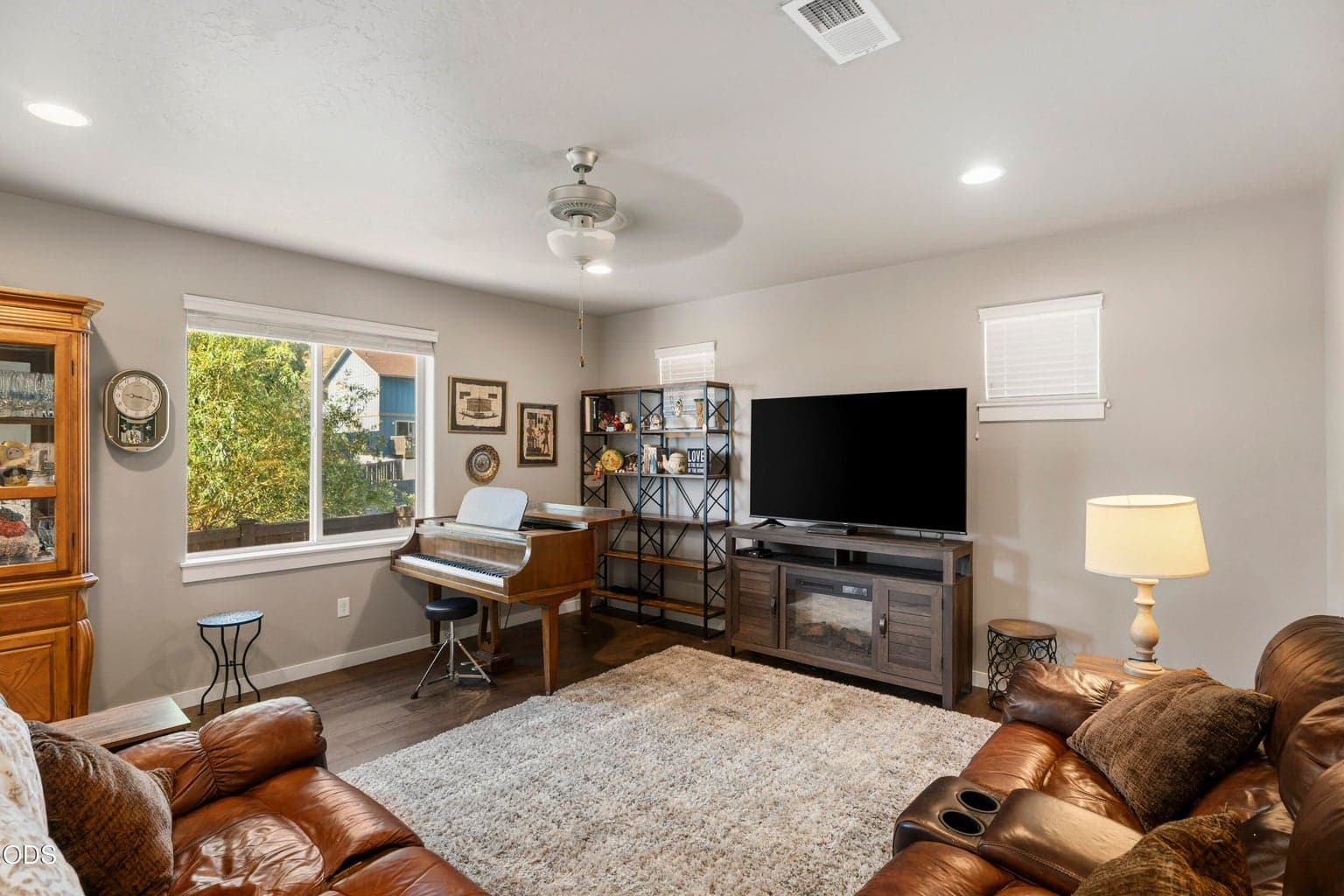 Photo of 1825 NE Kristi 11 of 44