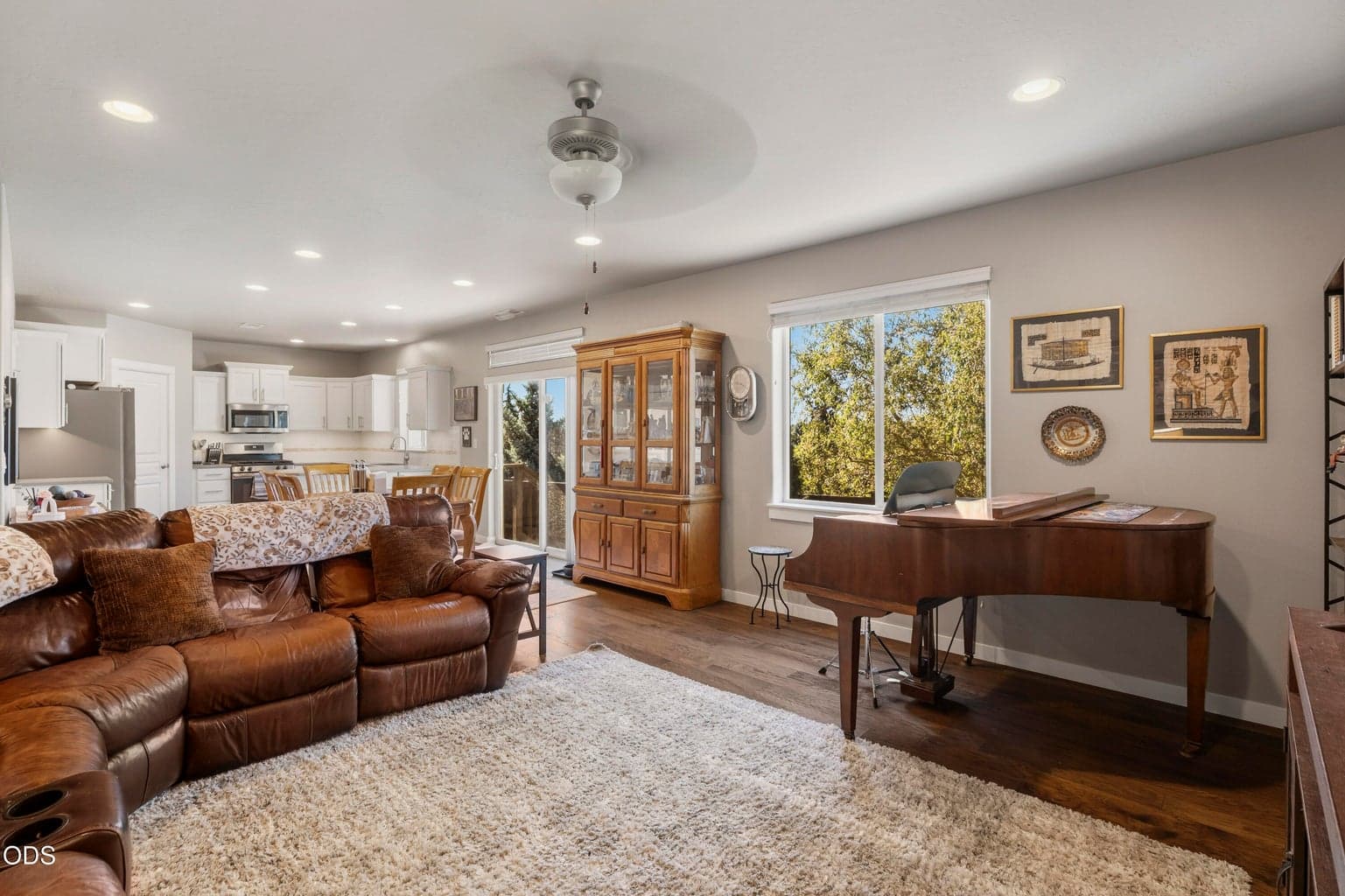 Photo of 1825 NE Kristi 13 of 44