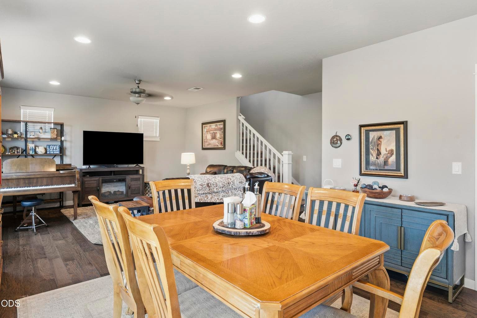 Photo of 1825 NE Kristi 15 of 44