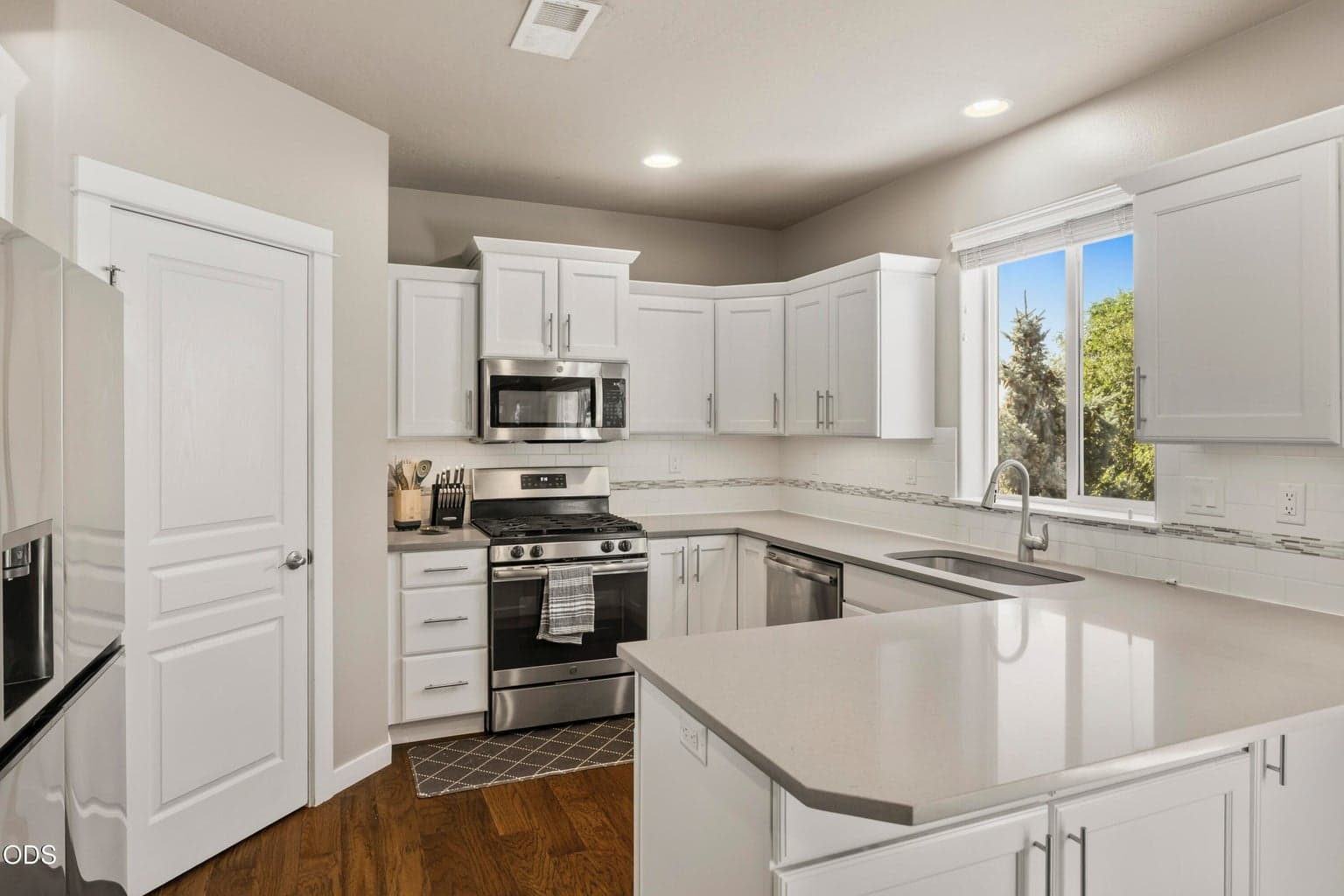 Photo of 1825 NE Kristi 17 of 44