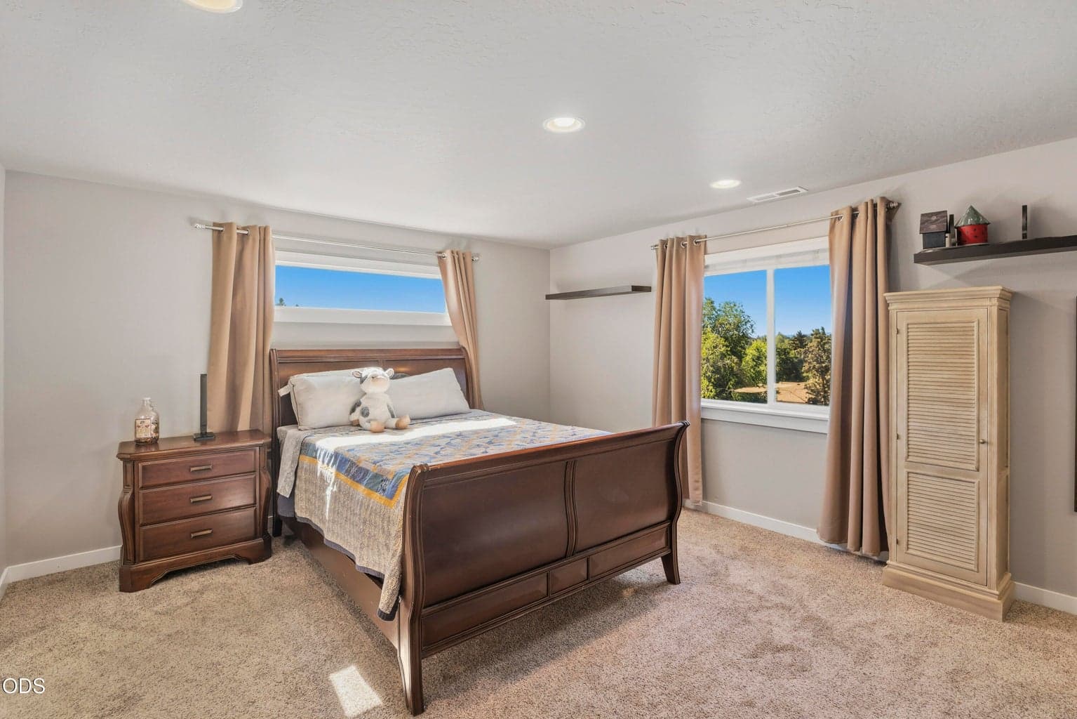 Photo of 1825 NE Kristi 22 of 44