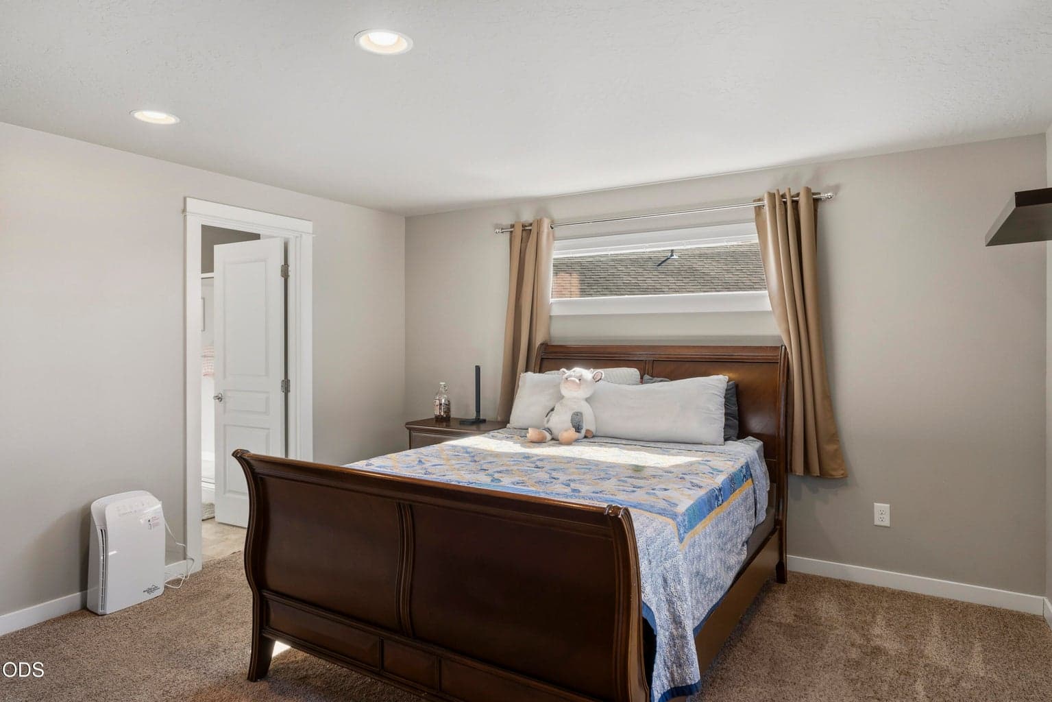 Photo of 1825 NE Kristi 23 of 44