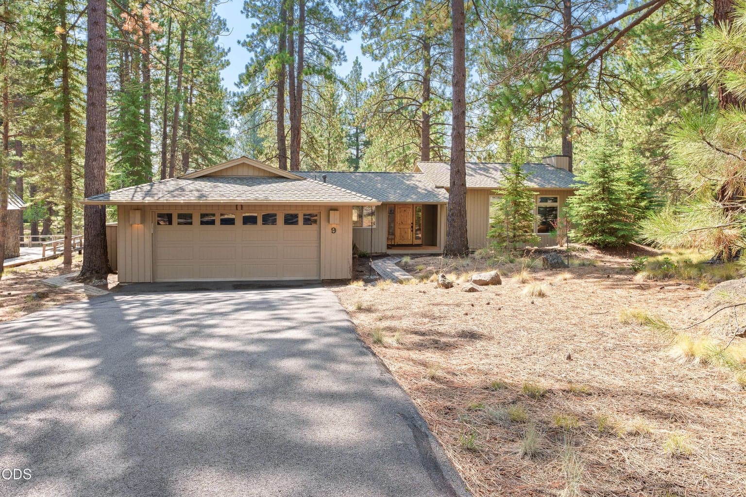 Photo of 17842 Mt Hood Lane 2 of 28