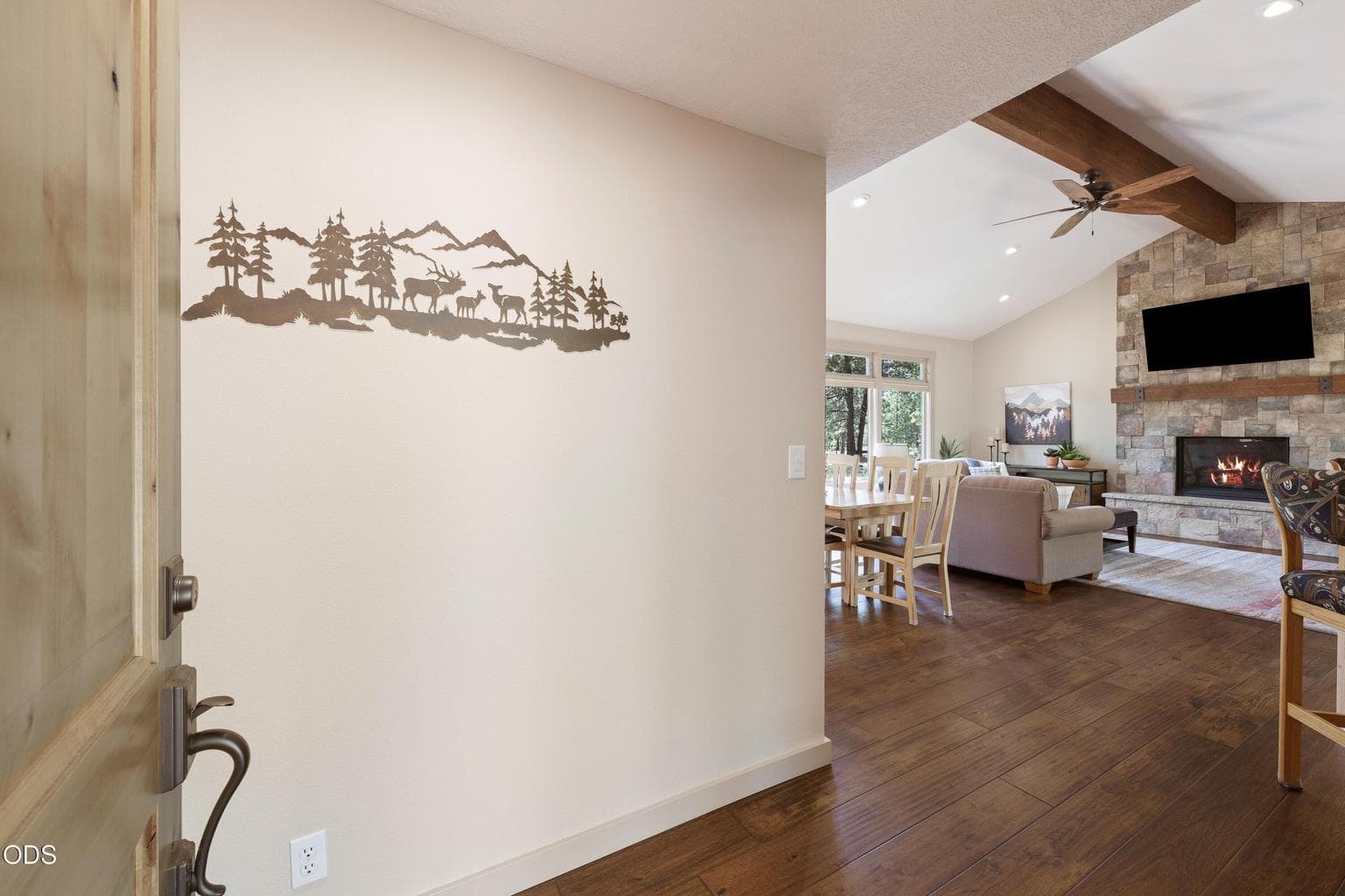 Photo of 17842 Mt Hood Lane 6 of 28