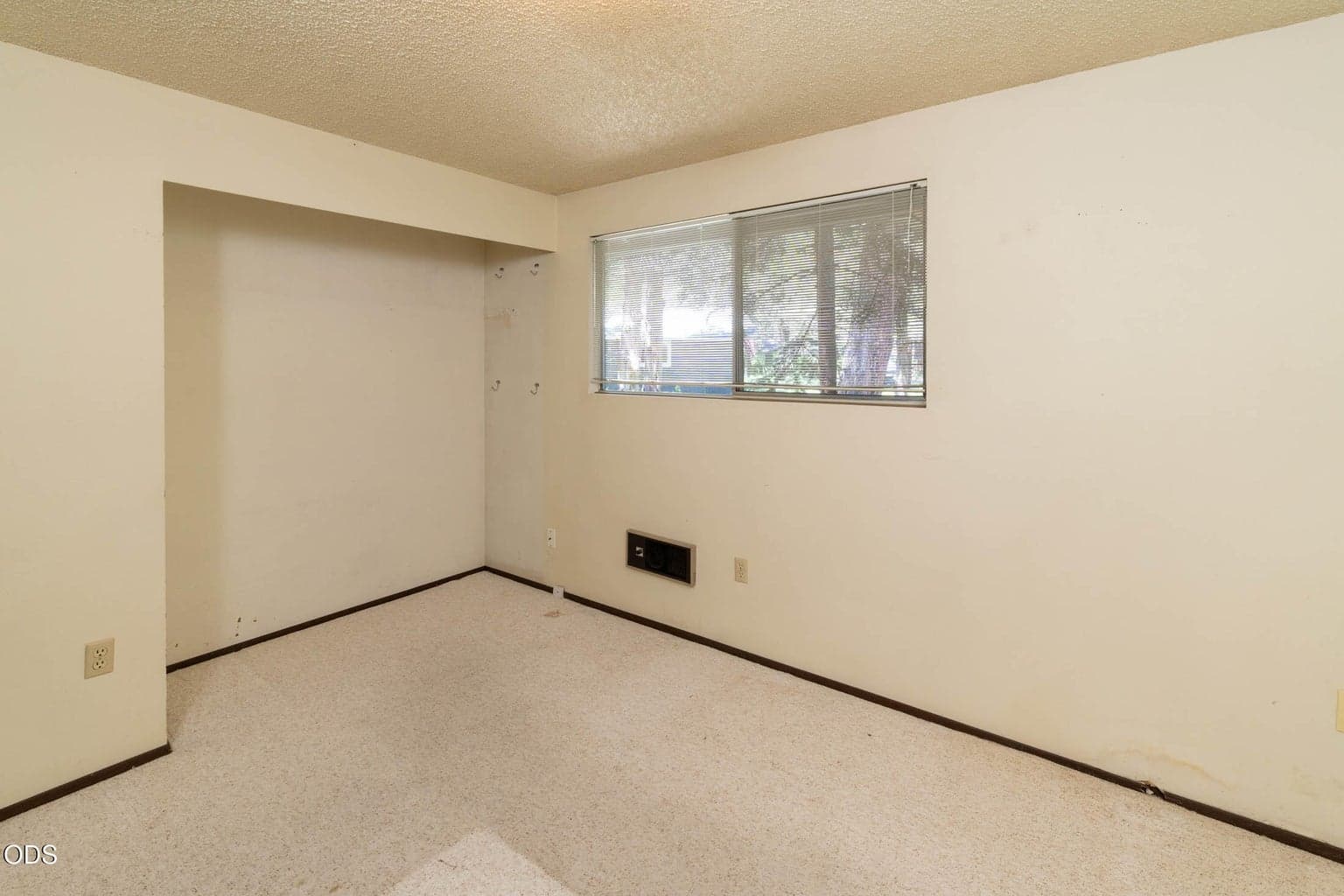 Photo of 61485 Maid Marian Court 14 of 30