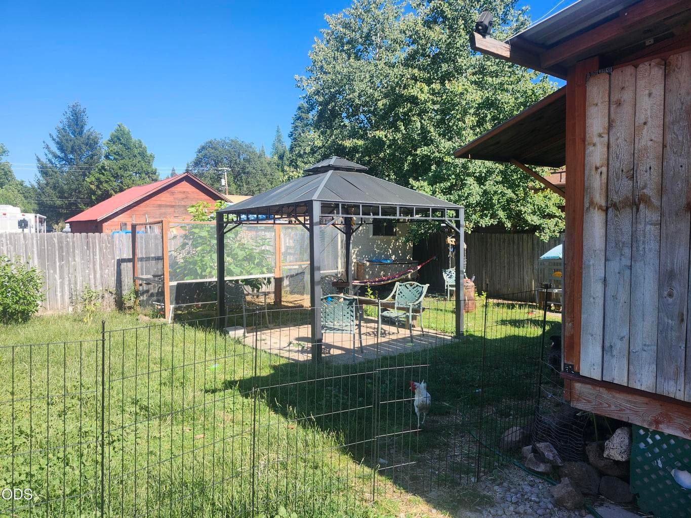 Photo of 805 Redwood Avenue 2 of 4
