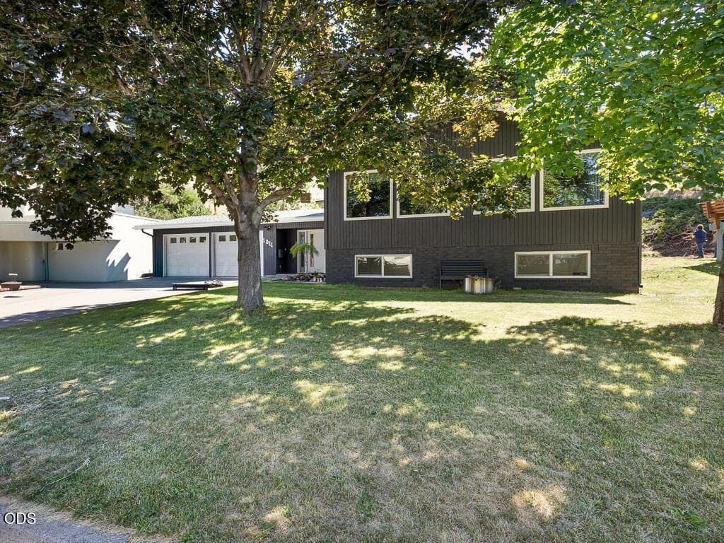 Photo of 1011 Newcastle Avenue 2 of 42