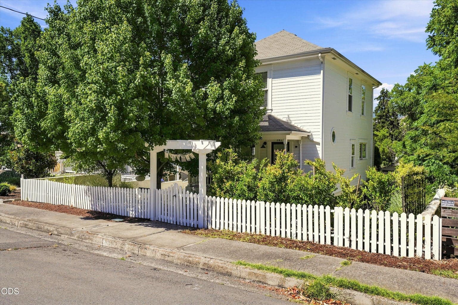Photo of 541 Fairview Street 4 of 48