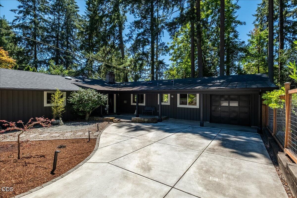 Photo of 3220 McKinley Drive 4 of 48