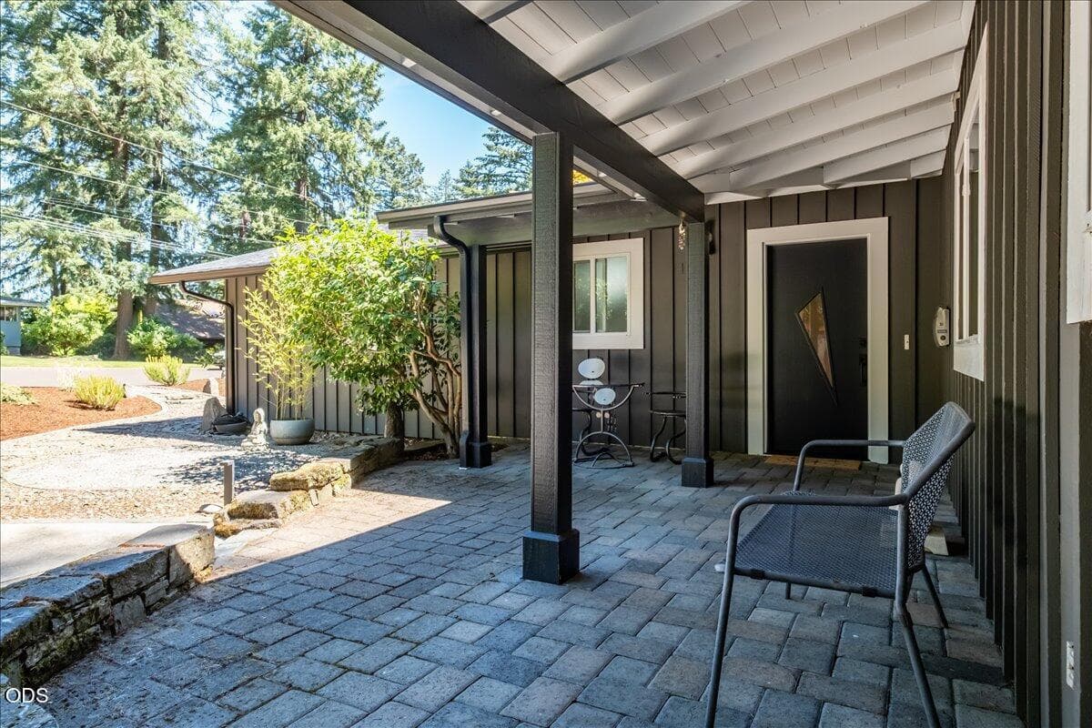 Photo of 3220 McKinley Drive 5 of 48