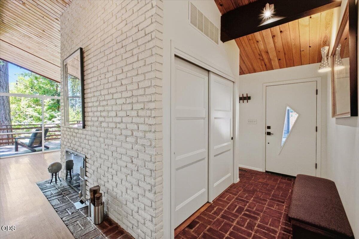 Photo of 3220 McKinley Drive 6 of 48
