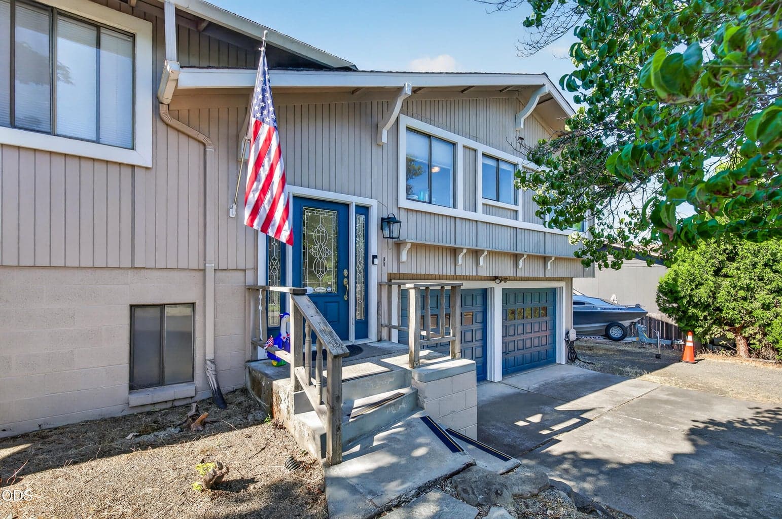 Photo of 2570 Samoan Way 2 of 33
